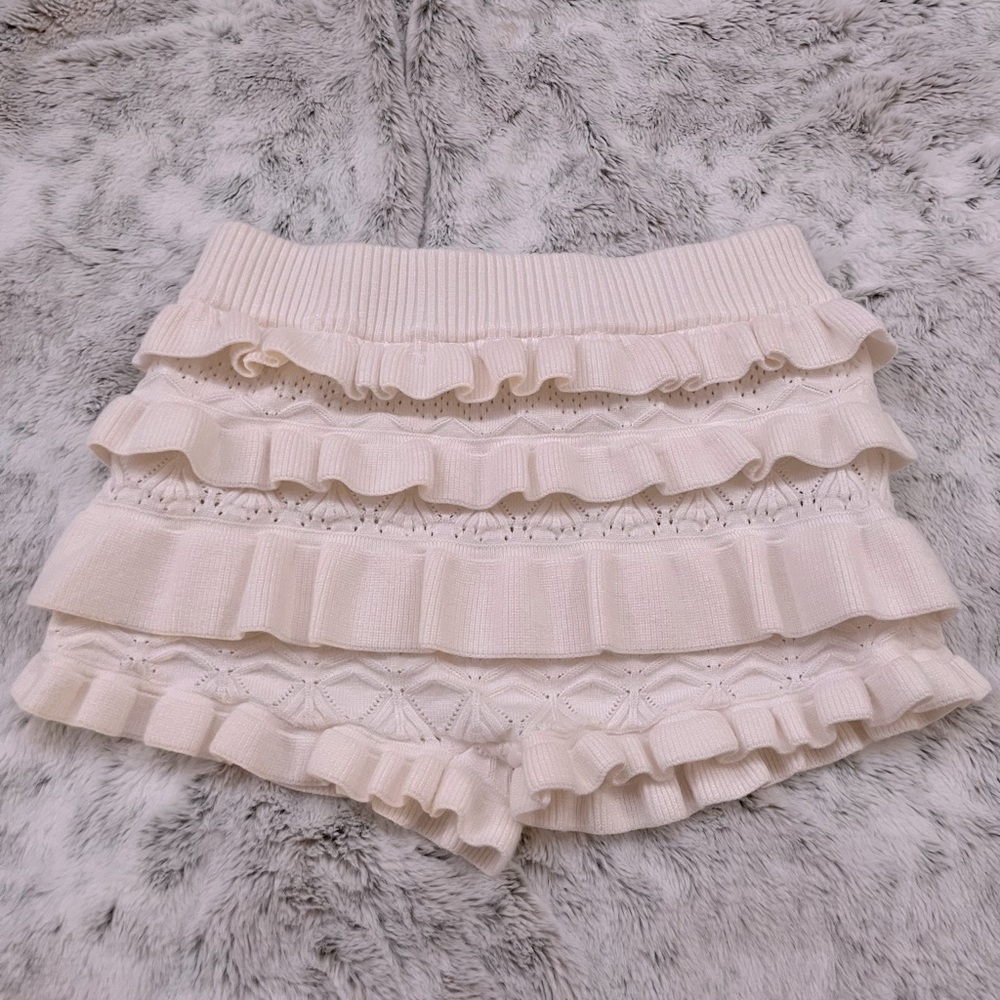 Edikted Lindsay Ruffle Knitted Shorts